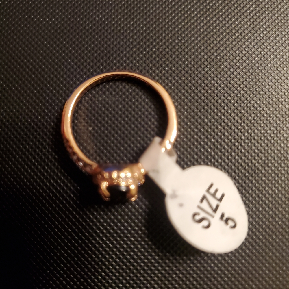 Fragrant Jewels Black Stone Gold Ring - Picture 4 of 4